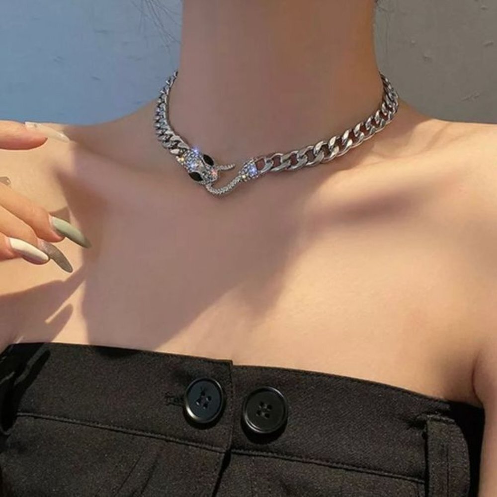 New Crystal Snake Chain Necklace - Picture 3 of 6